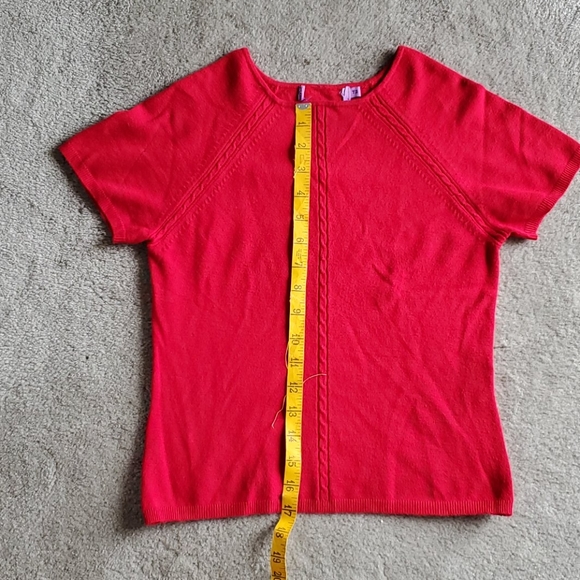 Red short sleeve top - Picture 3 of 6